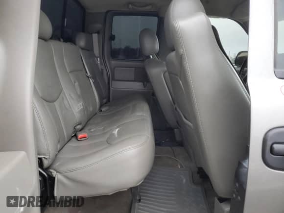 2006 Chevrolet Silverado 1500 LT2 z VIN 1GCEK19T16Z124365, wystawiony jako Copart lot #85999704 z przebiegiem Nie podano mil oraz Szkoda całkowita • Salvage title. Historia ofert i sprzedaży dostępna na DreamBid. Obrazek 10.