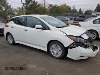 ✅ 2025 Nissan LEAF S • VIN: 1N4AZ1BV9SC558607 • Lot: 76784084. Wystawiony na Copart z przebiegiem 690 mil. Bezpłatny archiwum sprzedaży aukcyjnych z USA i szczegółowy raport historii pojazdu na DreamBid. Zdjęcie 4.