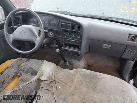 ✅ 1995 Toyota Pickup • VIN: JT4RN81AXS5201652 • Lot: 50661685. Wystawiony na Copart z przebiegiem 231 649 mil. Bezpłatny archiwum sprzedaży aukcyjnych z USA i szczegółowy raport historii pojazdu na DreamBid. Zdjęcie 8.