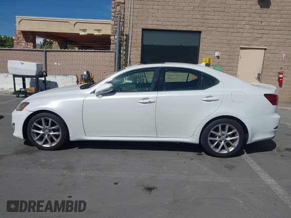 ✅ 2011 Lexus IS 250 • VIN: JTHBF5C28B5151982 • Lot: 42316989. Listed on IAAI with 165,514 mi. Free auction sales archive from the USA and detailed vehicle history report at DreamBid. Image 15.