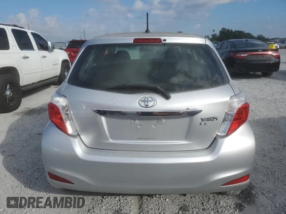 ✅ 2013 Toyota Yaris LE • VIN: JTDKTUD32DD566025 • Lot: 89653135. Wystawiony na Copart z przebiegiem 100 654 mil. Bezpłatny archiwum sprzedaży aukcyjnych z USA i szczegółowy raport historii pojazdu na DreamBid. Zdjęcie 6.