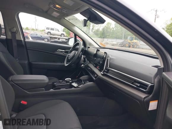 ✅ 2025 Kia Sportage LX • VIN: KNDPU3DG4S7196045 • Лот: 42214356. Опубликован ранее на IAAI с пробегом 2 692 миль. Бесплатный доступ к архиву аукционных продаж из США и подробный отчёт об истории автомобиля на DreamBid. Изображение 5.