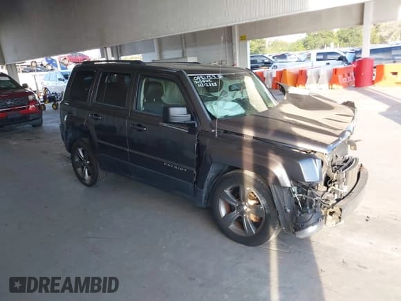 ✅ 2015 Jeep Patriot Latitude • VIN: 1C4NJPFA5FD157567 • Lot: 43719581. Wystawiony na IAAI z przebiegiem Nie podano. Bezpłatny archiwum sprzedaży aukcyjnych z USA i szczegółowy raport historii pojazdu na DreamBid. Zdjęcie 1.