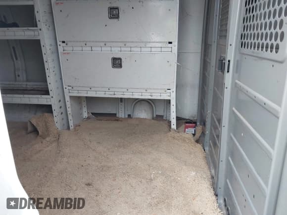 ✅ 2010 GMC Savana • VIN: 1GTUGADX8A1112048 • Lot: 43686444. Wystawiony na IAAI z przebiegiem 188 602 mil. Bezpłatny archiwum sprzedaży aukcyjnych z USA i szczegółowy raport historii pojazdu na DreamBid. Zdjęcie 8.