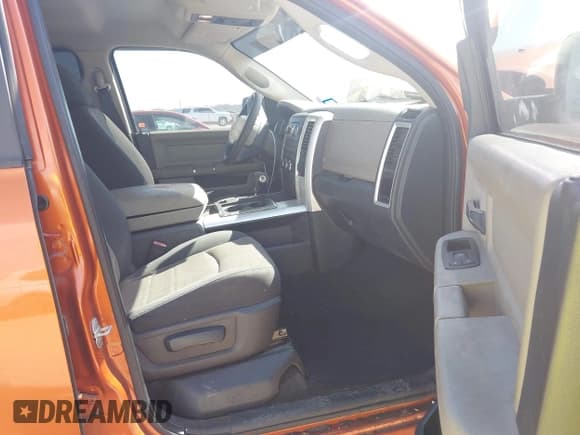 ✅ 2010 Dodge 1500 SLT • VIN: 1D7RB1GT9AS171008 • Lot: 41647485. Wystawiony na IAAI z przebiegiem 120 242 mil. Bezpłatny archiwum sprzedaży aukcyjnych z USA i szczegółowy raport historii pojazdu na DreamBid. Zdjęcie 5.