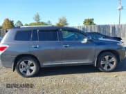 ✅ 2012 Toyota Highlander Limited • VIN: 5TDDK3EH1CS171305 • Лот: 43410620. Опубликован ранее на IAAI с пробегом 294 654 миль. Бесплатный доступ к архиву аукционных продаж из США и подробный отчёт об истории автомобиля на DreamBid. Изображение 13.