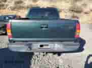 2001 Chevrolet Silverado 1500 LS z VIN 1GCEK19T01E259501, wystawiony jako Copart lot #85784615 z przebiegiem 332 511 mil mil oraz Czysty tytuł • Clean title. Historia ofert i sprzedaży dostępna na DreamBid. Obrazek 6.