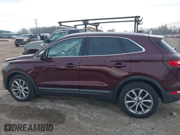 ✅ 2017 Lincoln MKC Select • VIN: 5LMCJ2D94HUL12463 • Лот: 43749231. Опубликован ранее на IAAI с пробегом 100 781 миль. Бесплатный доступ к архиву аукционных продаж из США и подробный отчёт об истории автомобиля на DreamBid. Изображение 15.