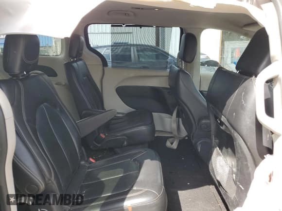 ✅ 2022 Chrysler Pacifica Touring L • VIN: 2C4RC1BG1NR139386 • Lot: 71640005. Listed on Copart with 83,650 mi. Free auction sales archive from the USA and detailed vehicle history report at DreamBid. Image 11.