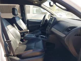 ✅ 2017 Dodge Grand Caravan GT • VIN: 2C4RDGEG2HR792048 • Lot: 43610651. Wystawiony na IAAI z przebiegiem 176 776 mil. Bezpłatny archiwum sprzedaży aukcyjnych z USA i szczegółowy raport historii pojazdu na DreamBid. Zdjęcie 5.