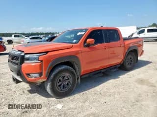 ✅ 2025 Nissan Frontier Pro-4X • VIN: 1N6ED1EK9SN615210 • Лот: 66765225. Опубликован ранее на Copart с пробегом 19 984 миль. Бесплатный доступ к архиву аукционных продаж из США и подробный отчёт об истории автомобиля на DreamBid. Изображение 1.