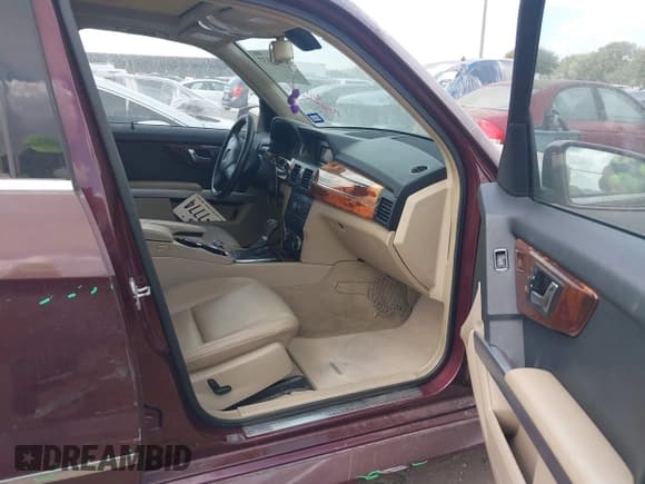 ✅ 2010 Mercedes-Benz GLK 350 • VIN: WDCGG5GB5AF414401 • Lot: 43389137. Wystawiony na IAAI z przebiegiem 226 197 mil. Bezpłatny archiwum sprzedaży aukcyjnych z USA i szczegółowy raport historii pojazdu na DreamBid. Zdjęcie 5.