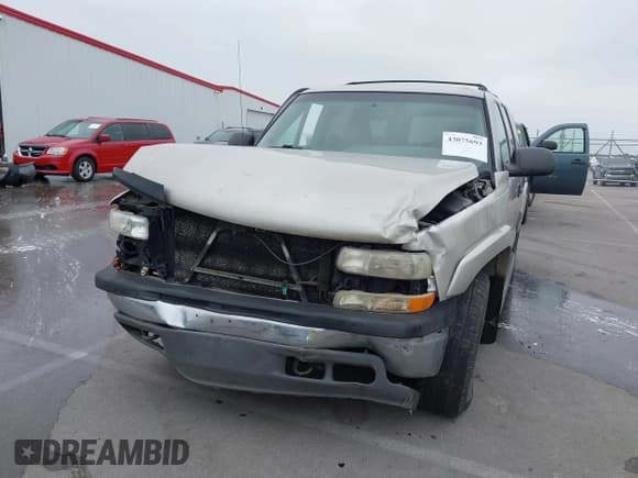 ✅ 2005 Chevrolet Suburban Z71 • VIN: 3GNFK16Z85G175820 • Lot: 43075693. Wystawiony na IAAI z przebiegiem 264 040 mil. Bezpłatny archiwum sprzedaży aukcyjnych z USA i szczegółowy raport historii pojazdu na DreamBid. Zdjęcie 6.