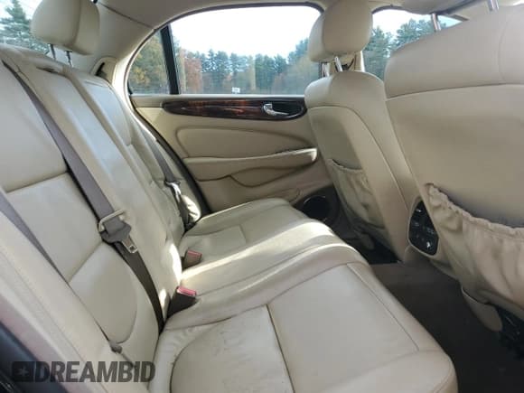 ✅ 2006 Jaguar XJ Series XJ8 • VIN: SAJWA71B76SH03404 • Lot: 86886225. Wystawiony na Copart z przebiegiem Nie podano. Bezpłatny archiwum sprzedaży aukcyjnych z USA i szczegółowy raport historii pojazdu na DreamBid. Zdjęcie 10.