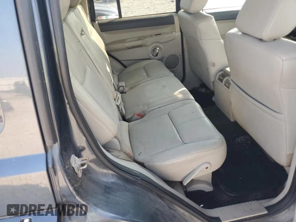 ✅ 2007 Jeep Commander Limited • VIN: 1J8HG58267C529343 • Lot: 71920285. Wystawiony na Copart z przebiegiem 182 193 mil. Bezpłatny archiwum sprzedaży aukcyjnych z USA i szczegółowy raport historii pojazdu na DreamBid. Zdjęcie 11.