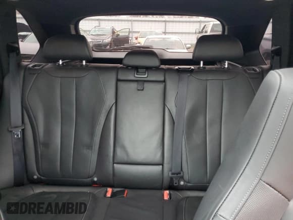 ✅ 2016 BMW X5 M • VIN: 5YMKT6C52G0R78236 • Lot: 85946544. Wystawiony na Copart z przebiegiem 81 372 mil. Bezpłatny archiwum sprzedaży aukcyjnych z USA i szczegółowy raport historii pojazdu na DreamBid. Zdjęcie 10.