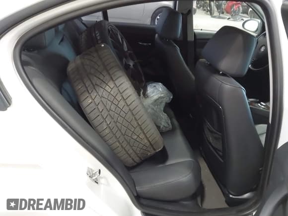 ✅ 2008 BMW 3 Series 328i • VIN: WBAVC53518FZ89787 • Lot: 42983889. Wystawiony na IAAI z przebiegiem 144 132 mil. Bezpłatny archiwum sprzedaży aukcyjnych z USA i szczegółowy raport historii pojazdu na DreamBid. Zdjęcie 8.