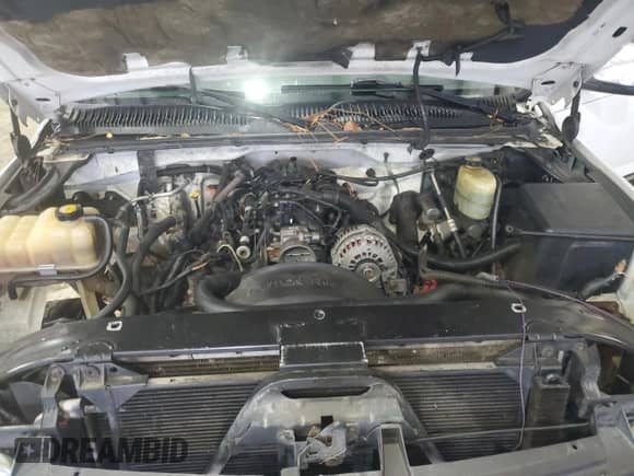 2000 Chevrolet Silverado 2500 LT с VIN 1GCGK29U2YE409366, выставлен на аукционе Copart как лот 88019815 с пробегом Не указан миль и Списание • Salvage title. История ставок и продаж доступна на DreamBid. Изображение 11.