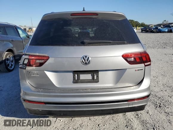 ✅ 2020 Volkswagen Tiguan SE • VIN: 3VV2B7AXXLM144388 • Lot: 90722475. Wystawiony na Copart z przebiegiem 59 612 mil. Bezpłatny archiwum sprzedaży aukcyjnych z USA i szczegółowy raport historii pojazdu na DreamBid. Zdjęcie 6.