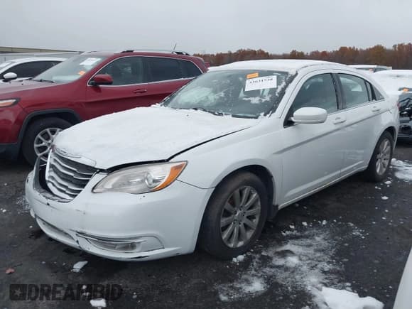 ✅ 2012 Chrysler 200 Touring • VIN: 1C3CCBBB2CN160648 • Lot: 43631538. Wystawiony na IAAI z przebiegiem 130 436 mil. Bezpłatny archiwum sprzedaży aukcyjnych z USA i szczegółowy raport historii pojazdu na DreamBid. Zdjęcie 2.
