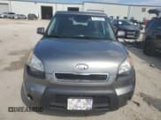 ✅ 2011 Kia Soul + • VIN: KNDJT2A23B7278005 • Lot: 81101805. Wystawiony na Copart z przebiegiem 140 229 mil. Bezpłatny archiwum sprzedaży aukcyjnych z USA i szczegółowy raport historii pojazdu na DreamBid. Zdjęcie 5.