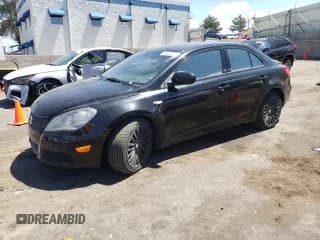 ✅ 2012 Suzuki Kizashi SE • VIN: JS2RF9A30C6100335 • Лот: 63523475. Опубликован ранее на Copart с пробегом 91 732 миль. Бесплатный доступ к архиву аукционных продаж из США и подробный отчёт об истории автомобиля на DreamBid. Изображение 1.