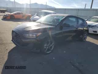 2019 Hyundai Veloster Premium z VIN KMHTG6AF6KU015706, wystawiony jako Copart lot #88063285 z przebiegiem 68 535 mil mil oraz Szkoda całkowita • Salvage title. Historia ofert i sprzedaży dostępna na DreamBid. Obrazek 1.