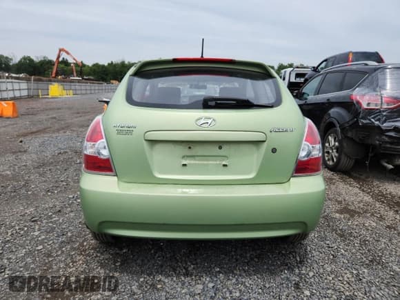 ✅ 2010 Hyundai Accent GS • VIN: KMHCM3AC8AU178143 • Лот: 64564695. Опубликован ранее на Copart с пробегом 74 396 миль. Бесплатный доступ к архиву аукционных продаж из США и подробный отчёт об истории автомобиля на DreamBid. Изображение 6.
