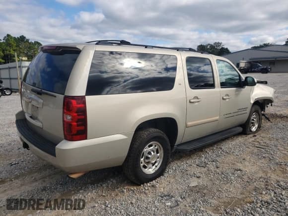 ✅ 2009 Chevrolet Suburban 2LT • VIN: 1GNGC56K99R109889 • Lot: 90428285. Wystawiony na Copart z przebiegiem 389 855 mil. Bezpłatny archiwum sprzedaży aukcyjnych z USA i szczegółowy raport historii pojazdu na DreamBid. Zdjęcie 3.