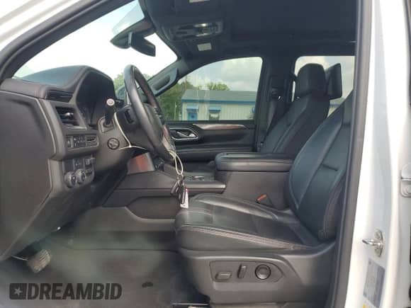 ✅ 2021 Chevrolet Suburban RST • VIN: 1GNSCEKDXMR353609 • Lot: 54239095. Wystawiony na Copart z przebiegiem 102 769 mil. Bezpłatny archiwum sprzedaży aukcyjnych z USA i szczegółowy raport historii pojazdu na DreamBid. Zdjęcie 7.