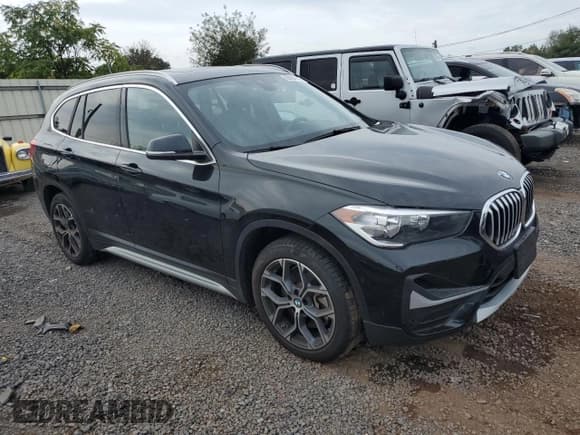 ✅ 2022 BMW X1 xDrive28i • VIN: WBXJG9C05N5U63653 • Lot: 83864105. Wystawiony na Copart z przebiegiem 31 694 mil. Bezpłatny archiwum sprzedaży aukcyjnych z USA i szczegółowy raport historii pojazdu na DreamBid. Zdjęcie 4.