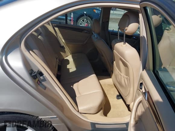 ✅ 2004 Mercedes-Benz C 240 • VIN: WDBRF81J54F456928 • Lot: 43049868. Wystawiony na IAAI z przebiegiem 108 872 mil. Bezpłatny archiwum sprzedaży aukcyjnych z USA i szczegółowy raport historii pojazdu na DreamBid. Zdjęcie 8.