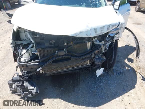 ✅ 2017 Nissan Rogue SL • VIN: 5N1AT2MT5HC884728 • Lot: 42330244. Listed on IAAI with 89,744 mi. Free auction sales archive from the USA and detailed vehicle history report at DreamBid. Image 6.