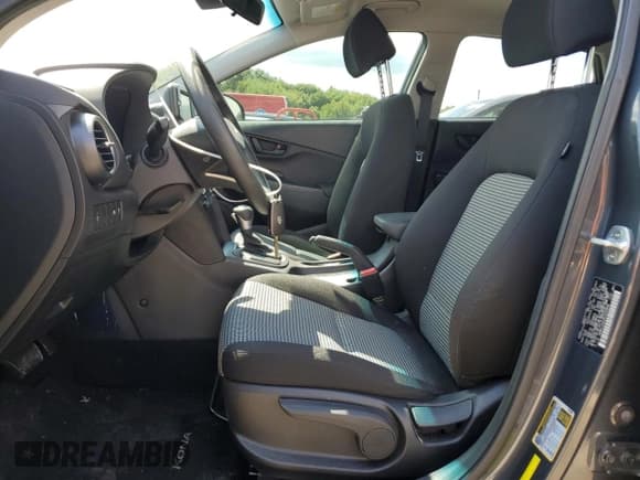 ✅ 2019 Hyundai Kona SE • VIN: KM8K12AA2KU200958 • Лот: 67960954. Опубликован ранее на Copart с пробегом 88 262 миль. Бесплатный доступ к архиву аукционных продаж из США и подробный отчёт об истории автомобиля на DreamBid. Изображение 7.