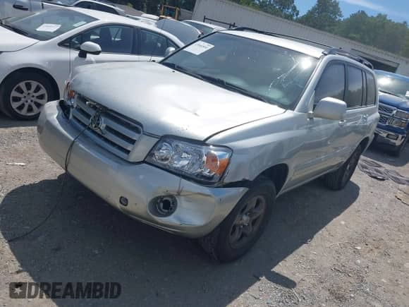 2004 Toyota Highlander с VIN JTEGD21A540081049, выставлен на аукционе IAAI как лот 43046850 с пробегом 284 518 миль миль и . История ставок и продаж доступна на DreamBid. Изображение 2.