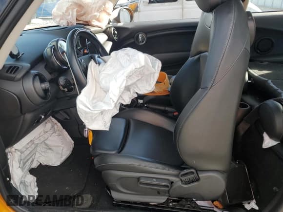 ✅ 2015 MINI Hardtop • VIN: WMWXM5C55F3A57762 • Лот: 86835385. Опубликован ранее на Copart с пробегом 63 374 миль. Бесплатный доступ к архиву аукционных продаж из США и подробный отчёт об истории автомобиля на DreamBid. Изображение 7.