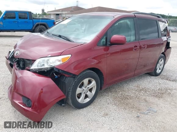✅ 2014 Toyota Sienna LE AAS • VIN: 5TDKK3DC7ES435563 • Lot: 43014633. Listed on IAAI with 201,161 mi. Free auction sales archive from the USA and detailed vehicle history report at DreamBid. Image 2.