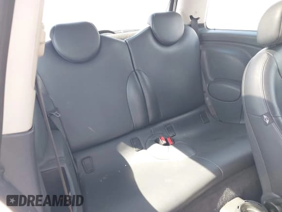 ✅ 2006 MINI Hardtop • VIN: WMWRC33516TK16824 • Lot: 43382472. Wystawiony na IAAI z przebiegiem 119 945 mil. Bezpłatny archiwum sprzedaży aukcyjnych z USA i szczegółowy raport historii pojazdu na DreamBid. Zdjęcie 8.