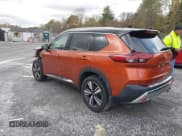 ✅ 2022 Nissan Rogue Platinum • VIN: JN8BT3DD8NW272318 • Lot: 43541281. Wystawiony na IAAI z przebiegiem 44 425 mil. Bezpłatny archiwum sprzedaży aukcyjnych z USA i szczegółowy raport historii pojazdu na DreamBid. Zdjęcie 3.