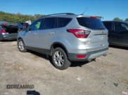 ✅ 2017 Ford Escape SE • VIN: 1FMCU0GD3HUC26799 • Lot: 43487846. Wystawiony na IAAI z przebiegiem 99 440 mil. Bezpłatny archiwum sprzedaży aukcyjnych z USA i szczegółowy raport historii pojazdu na DreamBid. Zdjęcie 3.
