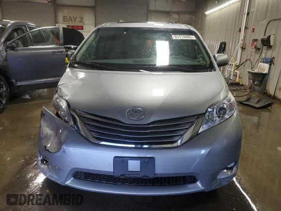 ✅ 2017 Toyota Sienna XLE • VIN: 5TDYZ3DC9HS881966 • Lot: 91714485. Wystawiony na Copart z przebiegiem 47 634 mil. Bezpłatny archiwum sprzedaży aukcyjnych z USA i szczegółowy raport historii pojazdu na DreamBid. Zdjęcie 5.