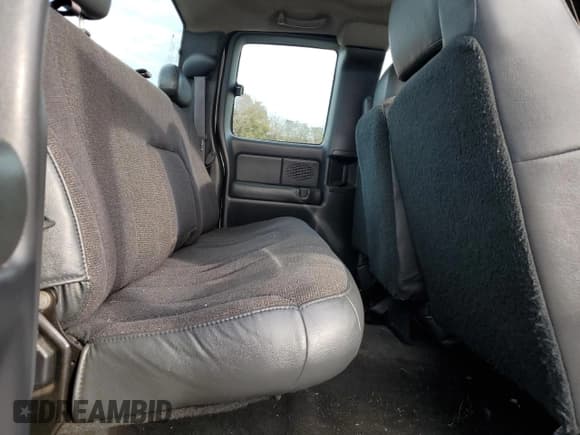 ✅ 2001 Chevrolet Silverado 1500 • VIN: 2GCEC19V011105144 • Лот: 80455074. Опубликован ранее на Copart с пробегом 171 221 миль. Бесплатный доступ к архиву аукционных продаж из США и подробный отчёт об истории автомобиля на DreamBid. Изображение 10.