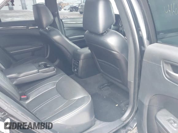 ✅ 2014 Chrysler 300 C John Varvatos Limited Edition • VIN: 2C3CCAJG9EH240306 • Lot: 41618726. Wystawiony na IAAI z przebiegiem 123 743 mil. Bezpłatny archiwum sprzedaży aukcyjnych z USA i szczegółowy raport historii pojazdu na DreamBid. Zdjęcie 8.