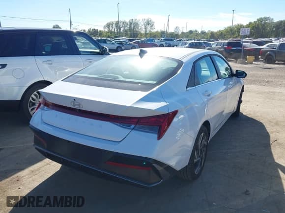 ✅ 2025 Hyundai Elantra SEL Convenience • VIN: KMHLS4DG7SU951650 • Lot: 43330896. Listed on IAAI with 2,140 mi. Free auction sales archive from the USA and detailed vehicle history report at DreamBid. Image 4.