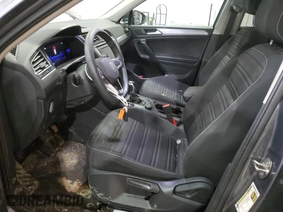 ✅ 2022 Volkswagen Tiguan S • VIN: 3VV0B7AX2NM082513 • Lot: 47457475. Wystawiony na Copart z przebiegiem 60 289 mil. Bezpłatny archiwum sprzedaży aukcyjnych z USA i szczegółowy raport historii pojazdu na DreamBid. Zdjęcie 7.