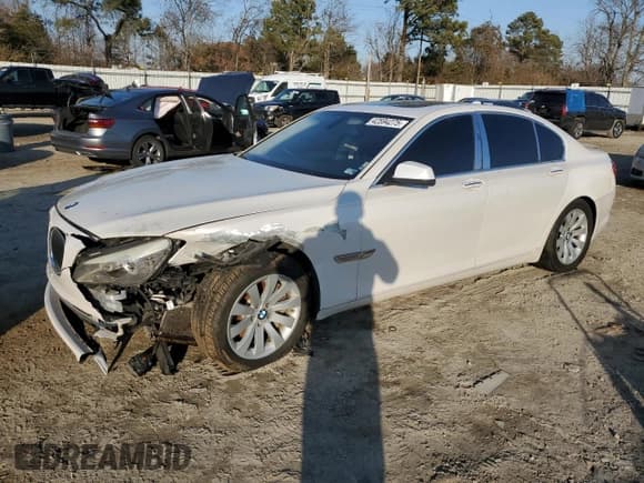 ✅ 2009 BMW 7 Series 750i • VIN: WBAKA83519CY35318 • Lot: 42594275. Listed on Copart with 189,874 mi. Free auction sales archive from the USA and detailed vehicle history report at DreamBid. Image 1.