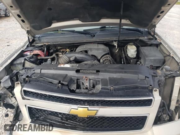 ✅ 2009 Chevrolet Suburban 2LT • VIN: 1GNGC56K99R109889 • Lot: 90428285. Wystawiony na Copart z przebiegiem 389 855 mil. Bezpłatny archiwum sprzedaży aukcyjnych z USA i szczegółowy raport historii pojazdu na DreamBid. Zdjęcie 12.