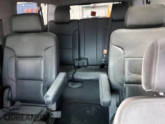 ✅ 2019 Chevrolet Suburban LT • VIN: 1GNSCHKC4KR308428 • Lot: 81266644. Wystawiony na Copart z przebiegiem Nie podano. Bezpłatny archiwum sprzedaży aukcyjnych z USA i szczegółowy raport historii pojazdu na DreamBid. Zdjęcie 10.