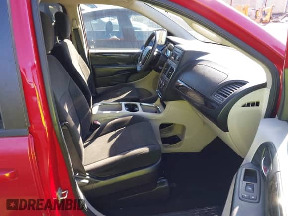 2012 Dodge Grand Caravan SXT z VIN 2C4RDGCG2CR203463, wystawiony jako IAAI lot #43425555 z przebiegiem 142 039 mil mil oraz . Historia ofert i sprzedaży dostępna na DreamBid. Obrazek 5.