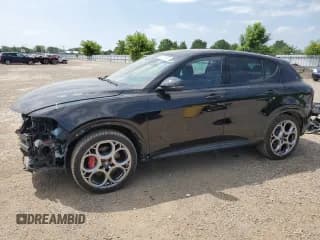 ✅ 2024 Alfa Romeo Tonale Veloce • VIN: ZASPATDW1R3034816 • Lot: 62913695. Wystawiony na Copart z przebiegiem 10 979 mil. Bezpłatny archiwum sprzedaży aukcyjnych z USA i szczegółowy raport historii pojazdu na DreamBid. Zdjęcie 1.